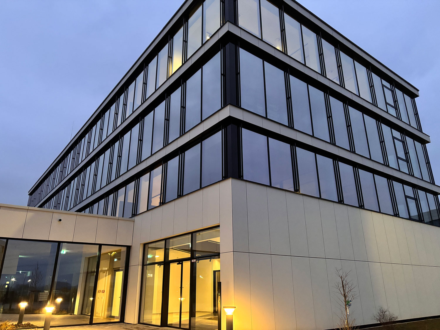 News 9 Plus4Data Gebaeude Außenansicht